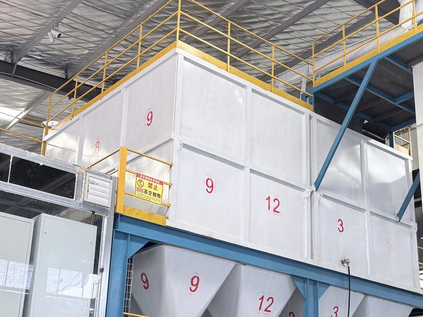 Blending and storage silos